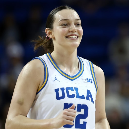 Angela Dugalić headshot