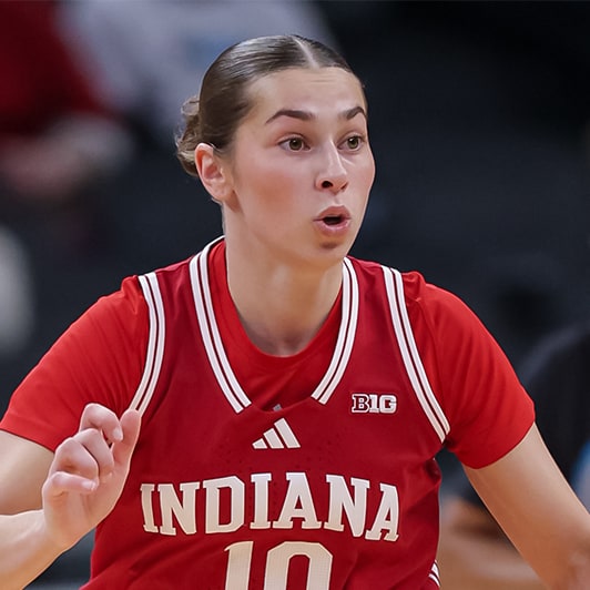 Shay Ciezki headshot