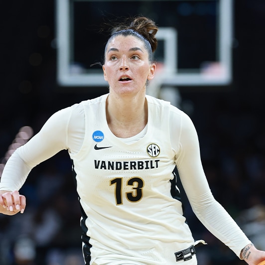 Justine Pissott headshot