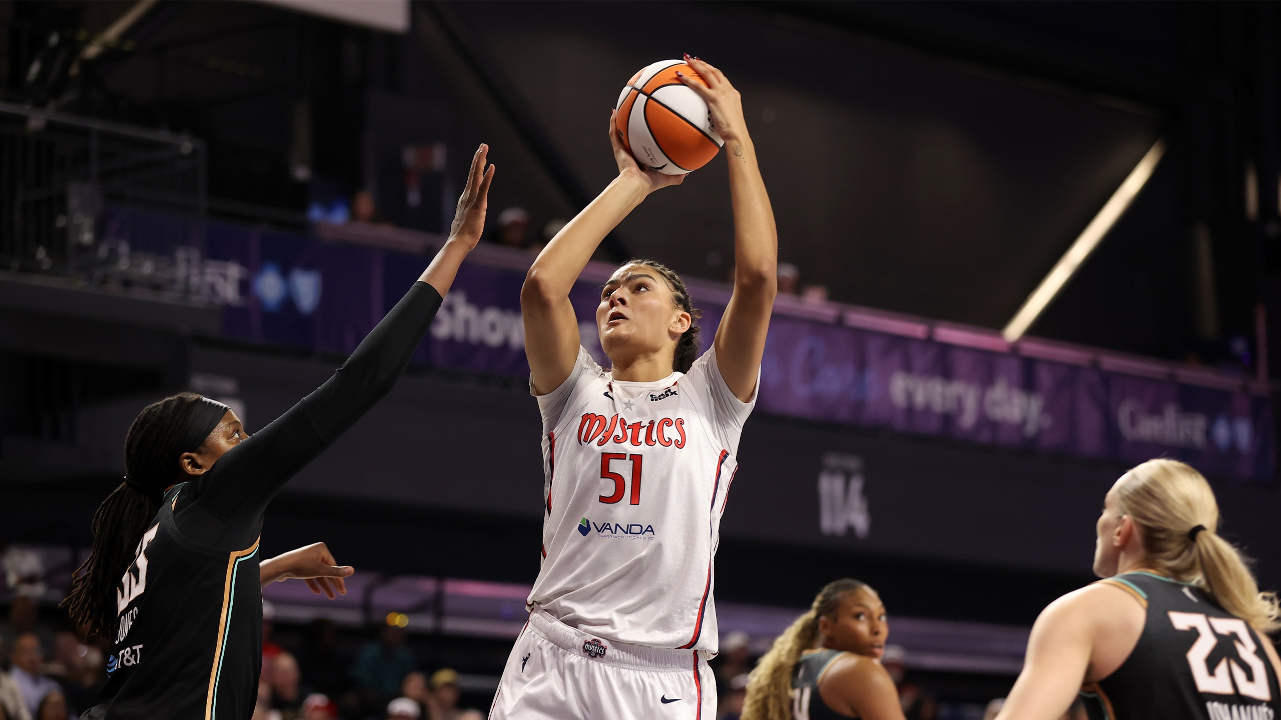 Lauren Betts First WNBA Bucket