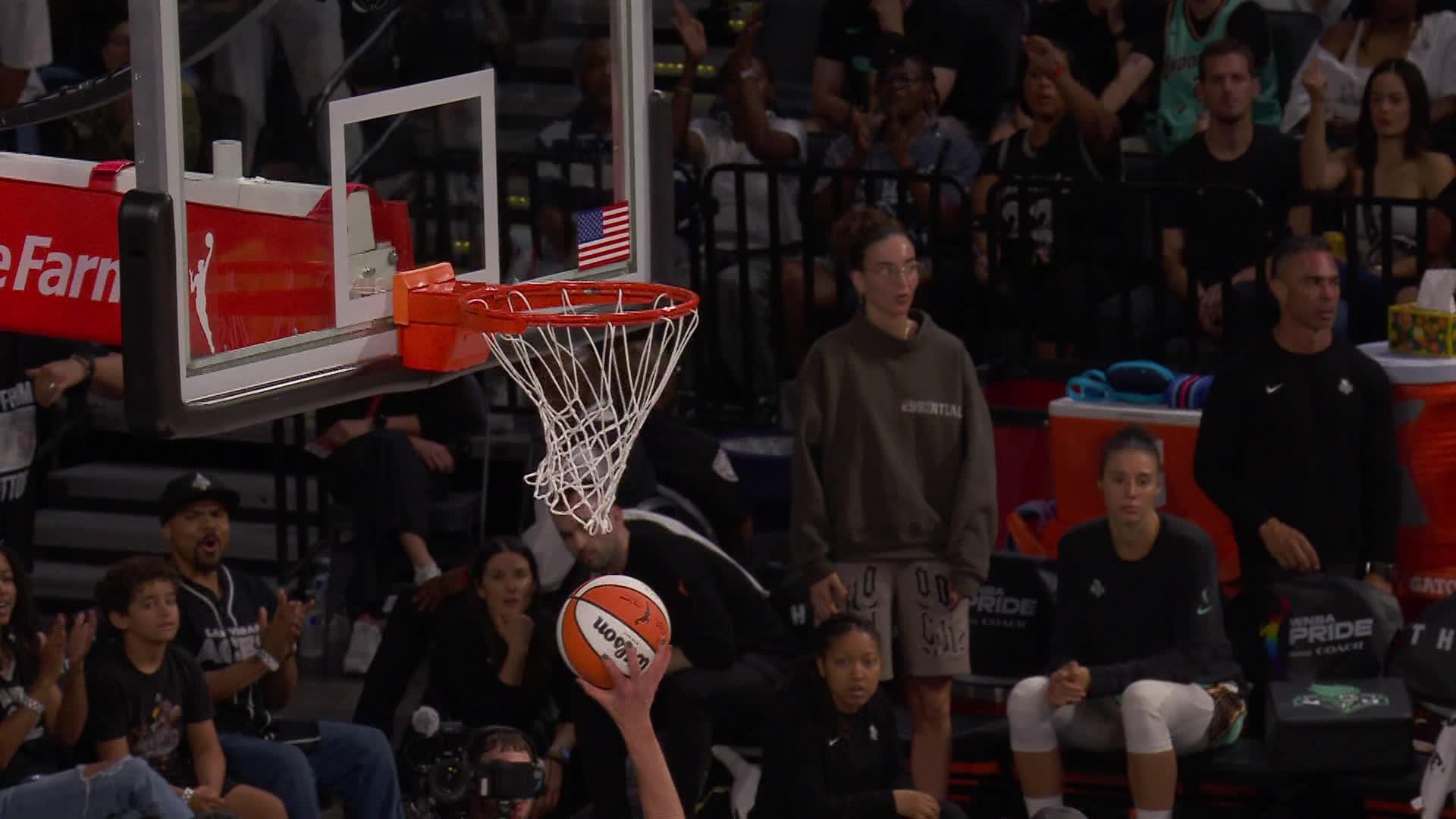 Chelsea Gray shows off the vision for the slick assist