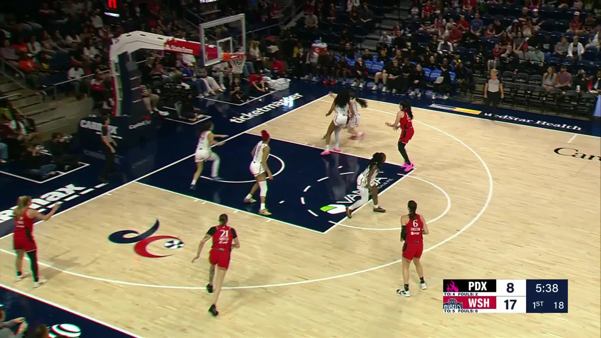 Highlights From Carla Leite 9-Assist Game