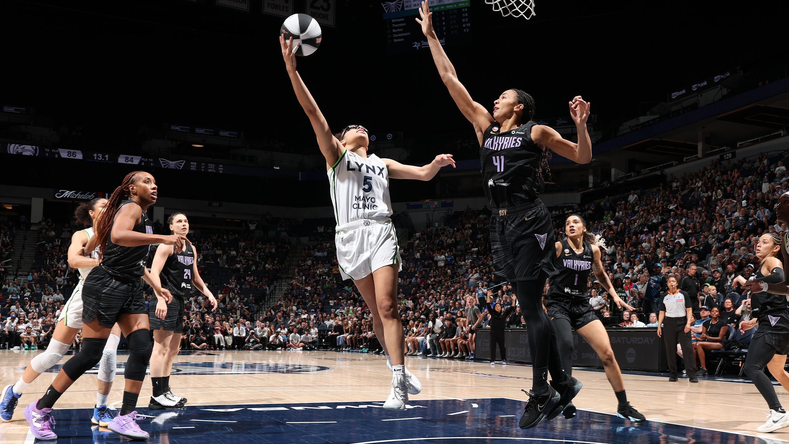 Lynx Win Sixth Straight, Miles Sets New Rookie Record