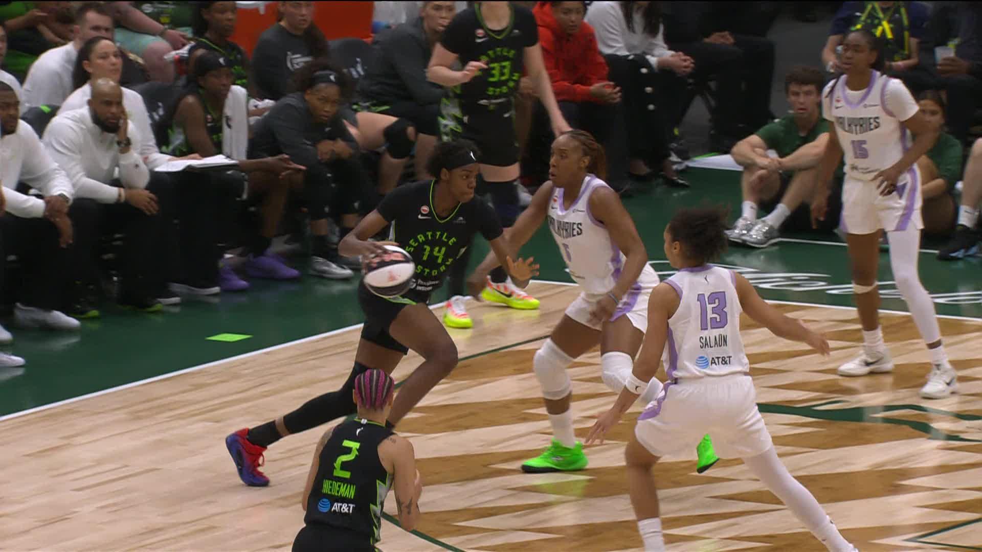 Natisha Hiedeman Points Leader in Seattle Storm vs. Golden State Valkyries - Top Points