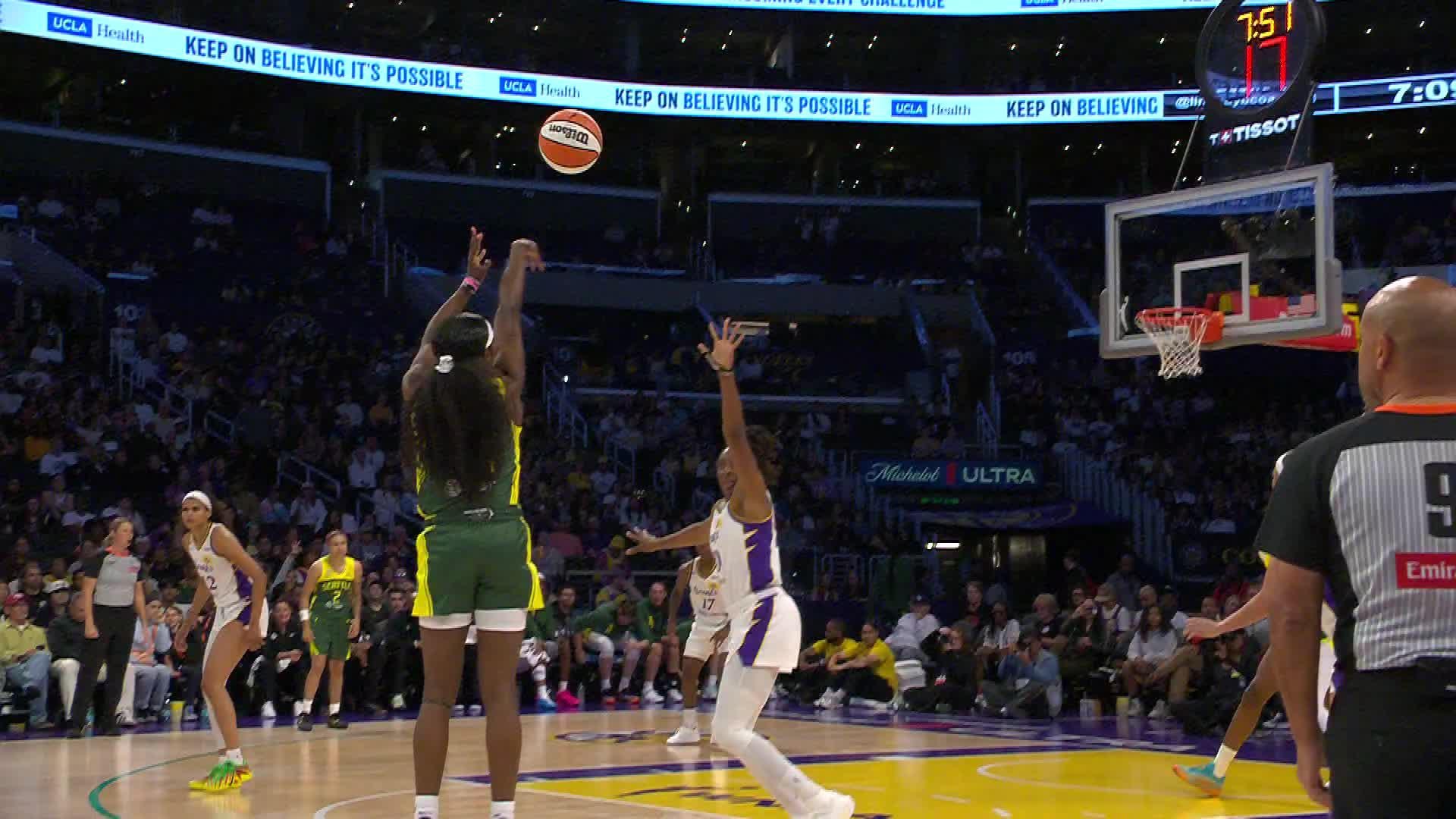 Flau'jae Johnson Points Leader in Los Angeles Sparks vs. Seattle Storm - Top Points