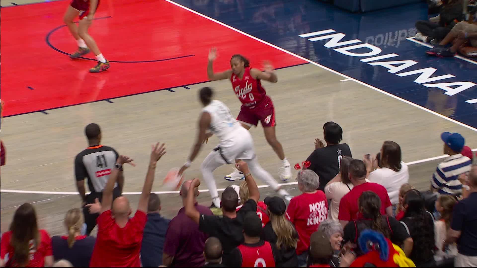 Chelsea Gray nails it from behind the arc
