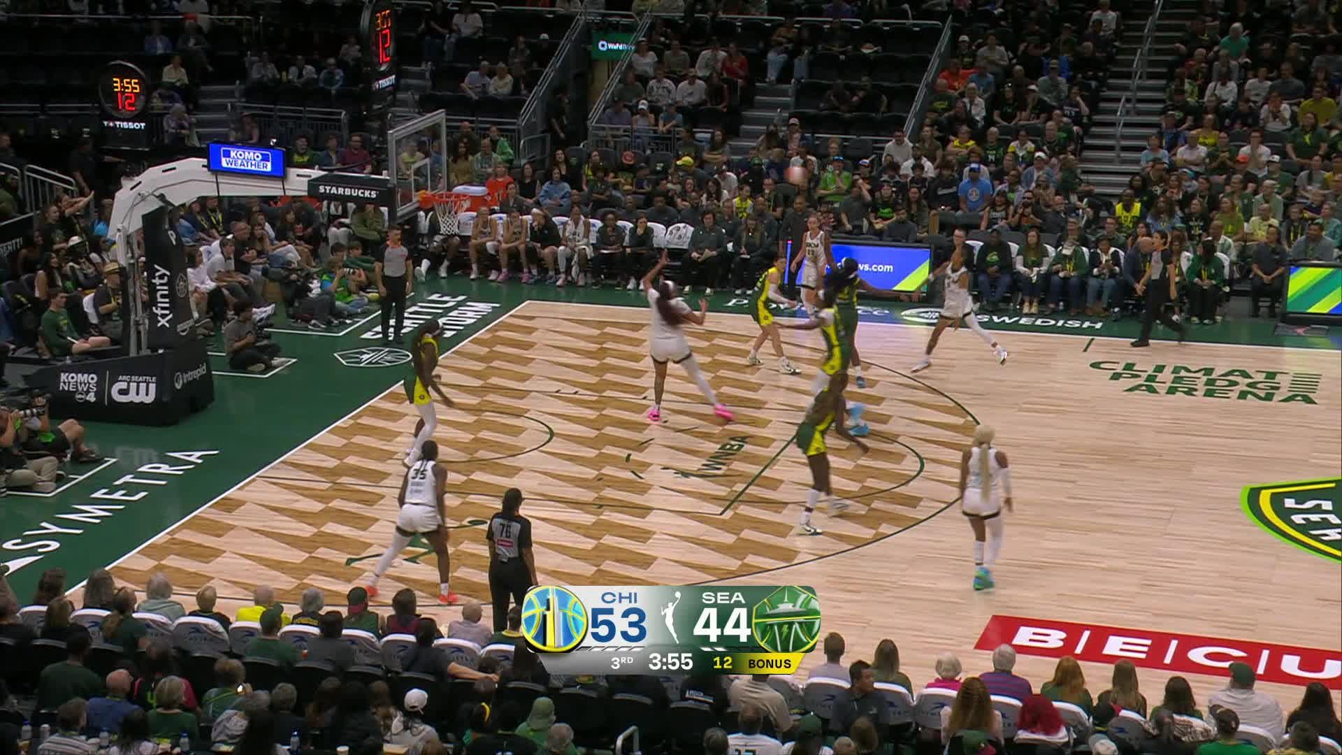 Ezi Magbegor with 5 Blocks vs. Chicago Sky