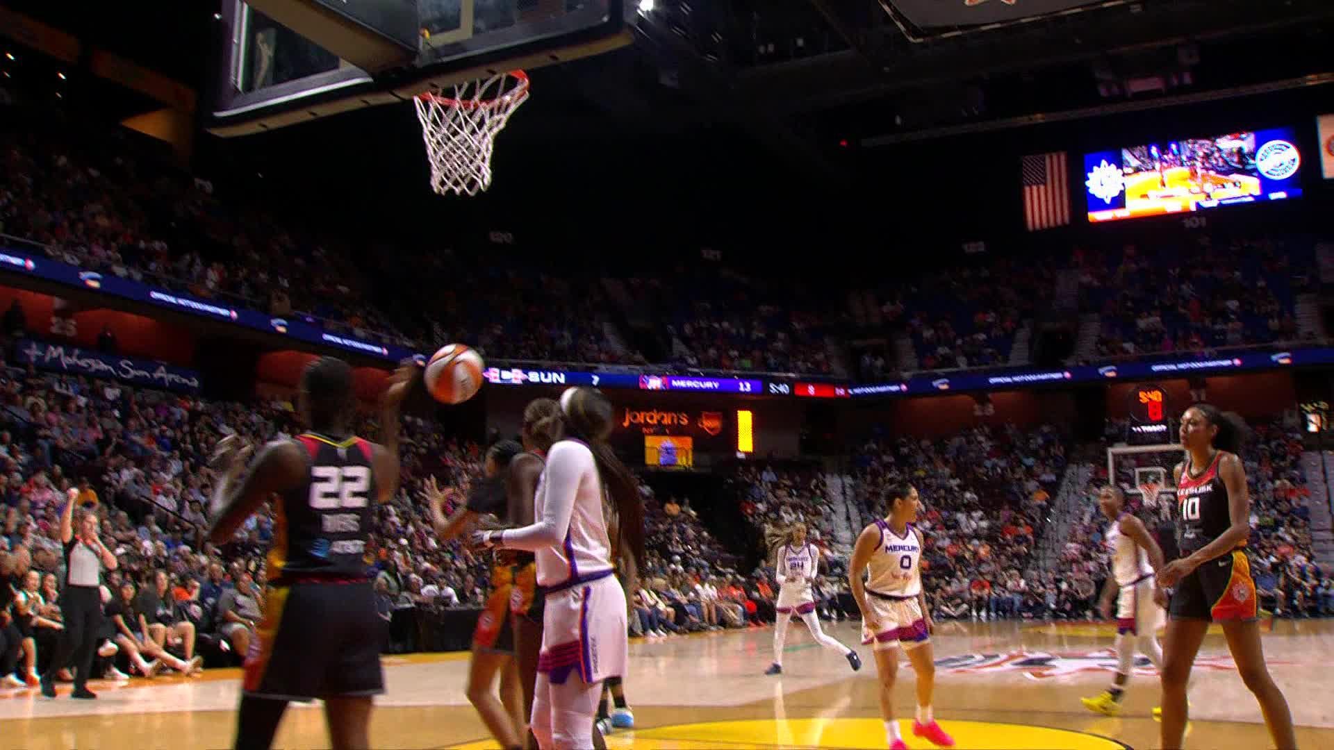 Kelsey Plum Points Leader in Connecticut Sun vs. Phoenix Mercury - Top Points