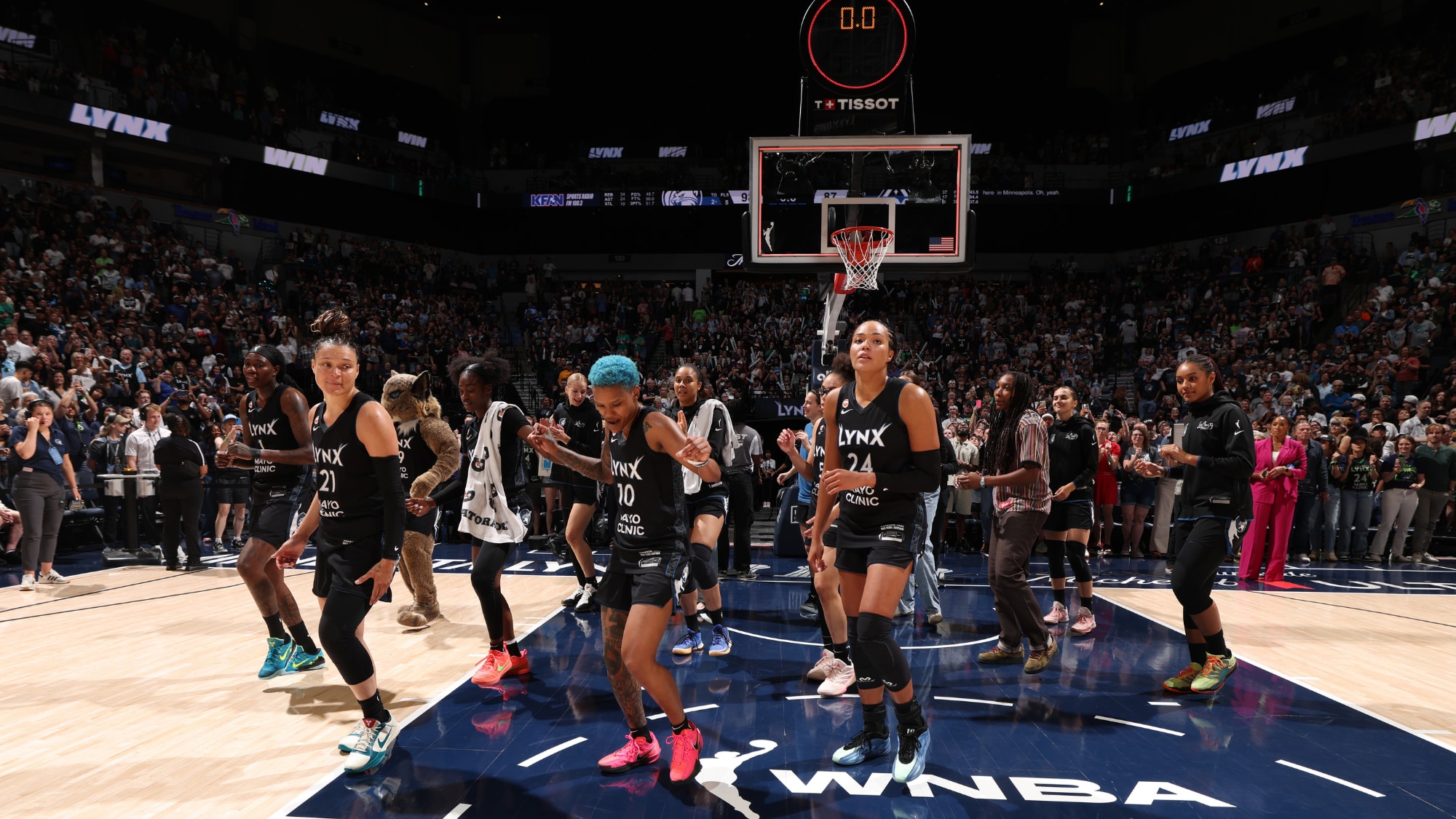 Lynx Defeat Aces in Clash of Contenders