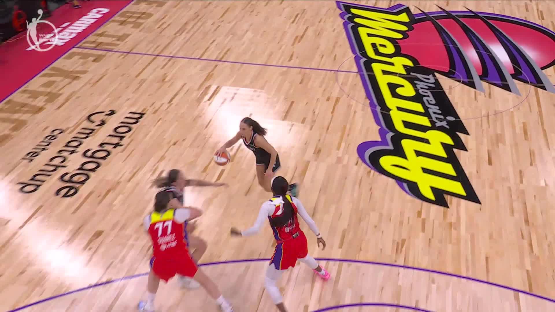 Carla Leite finishes through contact