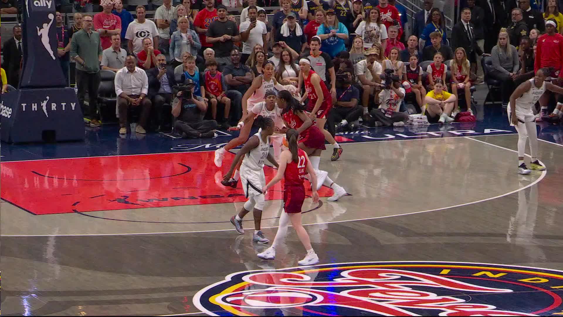 A highlight-reel play by Aliyah Boston!